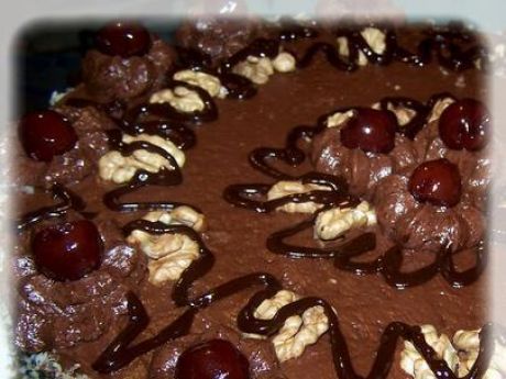 Przepis  tort z kremem czekoladowym i wiśniami przepis