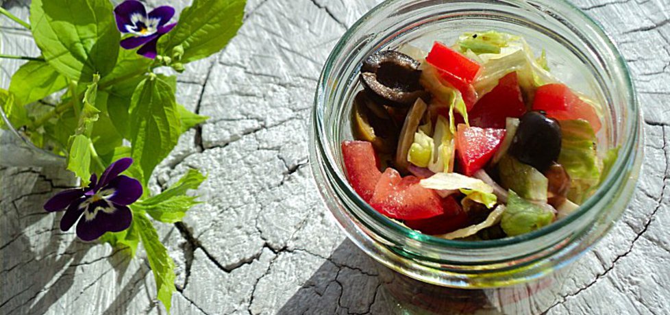 Sałatka z oliwkami, lodową, pomidorami i oliwkami (autor: anna133 ...