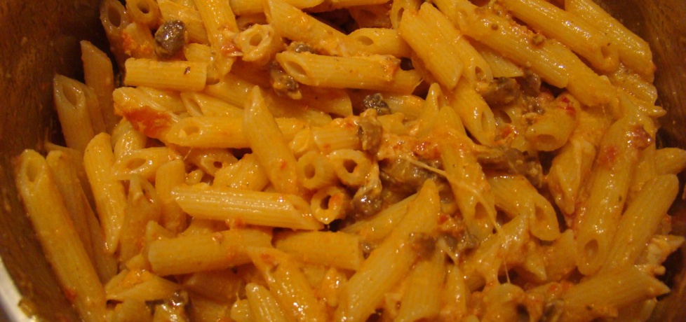 Penne z czerwonym pesto i pieczarkami (autor: kate500 ...