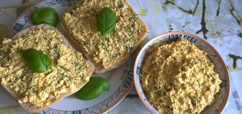 Pasta jajeczna z koperkiem i curry (autor: ania321)