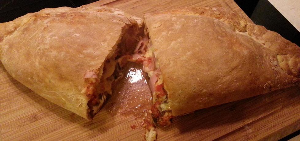 Pizza calzone z szynką i pieczarkami (autor: bertpvd ...