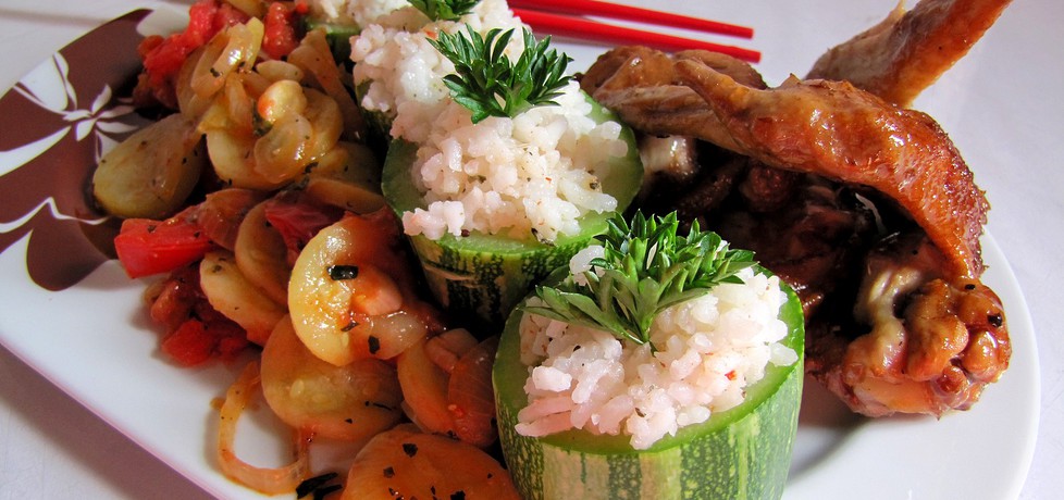 Skrzydełka teriyaki i ryż w cukiniowym sushi (autor: luna19 ...