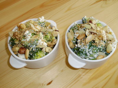 Brokuły z fetą i orzechami
