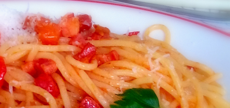 Spaghetti z boczkiem i pomidorkami (autor: cris04)