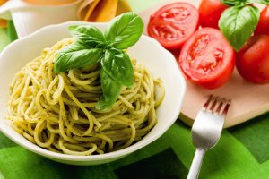 Spaghetti z pesto z pietruszki  prosty przepis i składniki