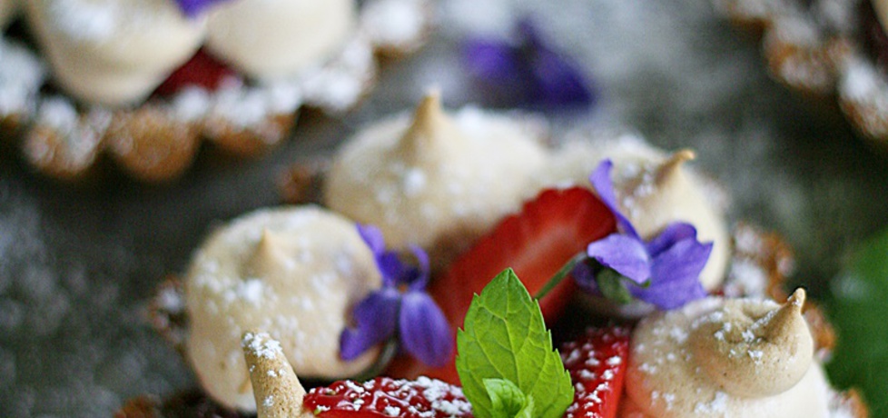 Tartaletki z rabarbarem i truskawkami (autor: kuchnia