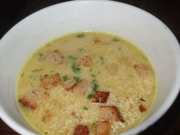 Przepis  zupa cebulowa z grzankami i chorizo przepis