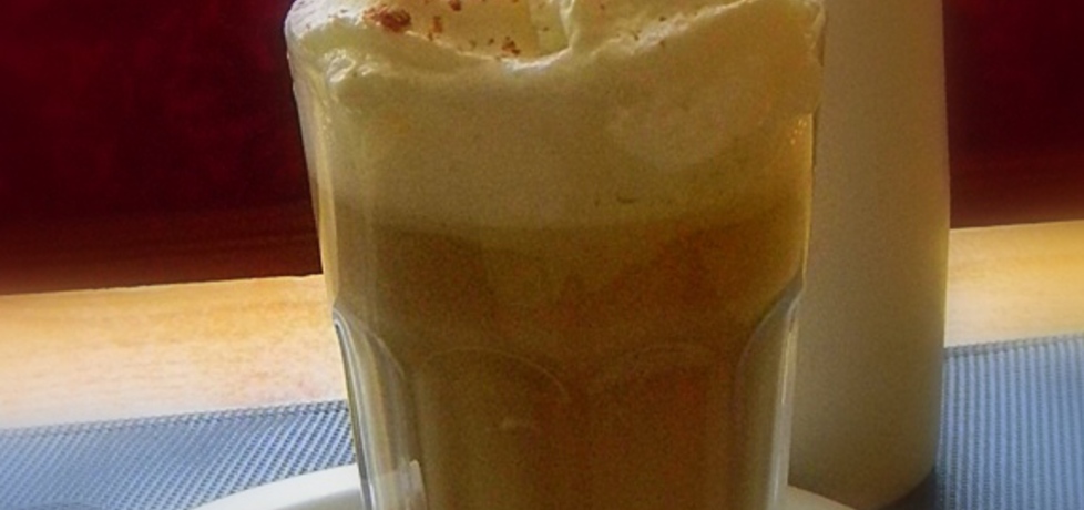 Cafe latte z nutą karmelu i bitą śmietaną (autor: katarina ...