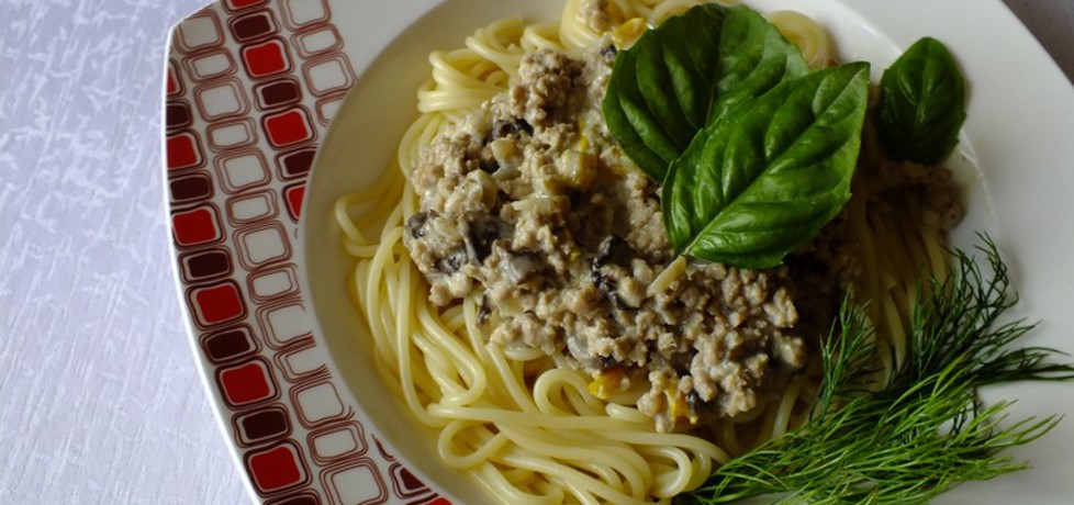 Spaghetti z pieczarkami i paryką (autor: mysiunia)