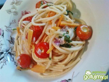 Przepis  spaghetti z pomidorkami i jarmużem przepis