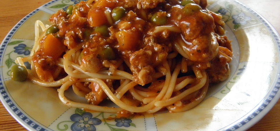 Spaghetti bolognese z groszkiem (autor: natalija)