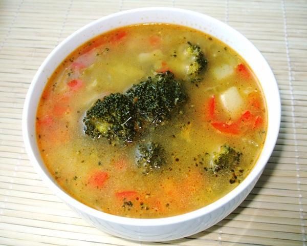 Przepis  zupa serowa z brokułem i papryką przepis