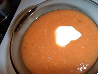 Szybka zupa pomidorowa z soczewicą