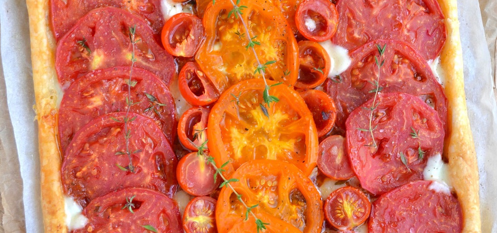 Tarta z pomidorami, prostym pomidorowym pesto i mozzarellą (autor ...