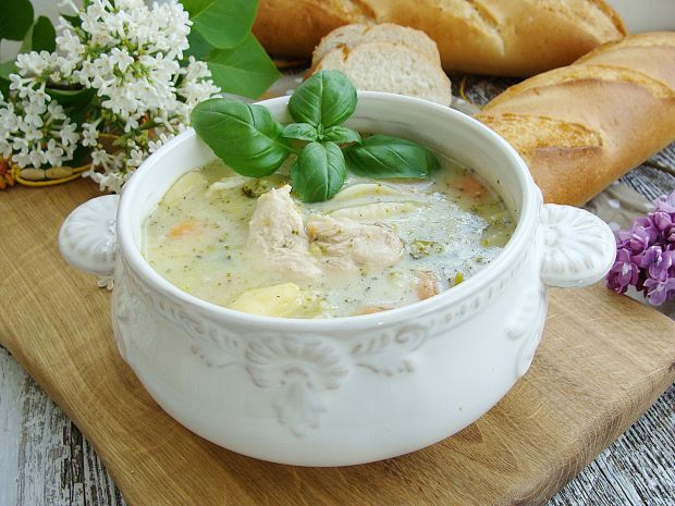 Kremowa zupa brokułowa przepis