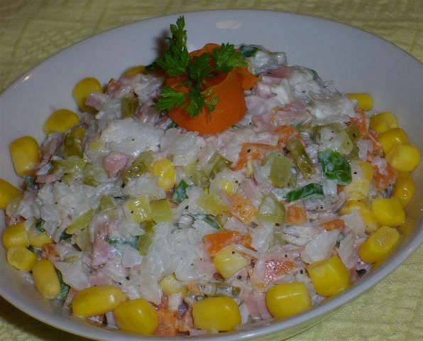 Sałatka z płatkami ryżowymi  przepisy kulinarne
