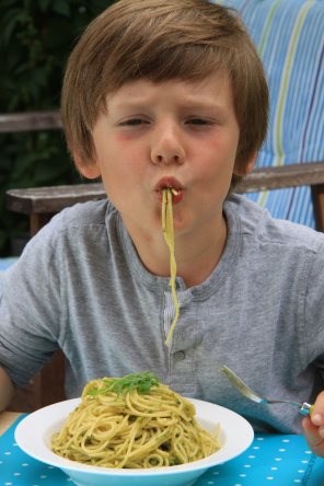 Spaghetti z pesto z orzeszków pistacjowych