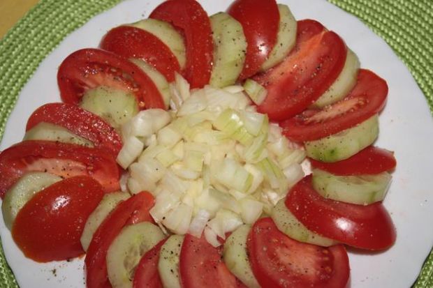 Przepis  sałatka pomidorowo  ogórkowa przepis