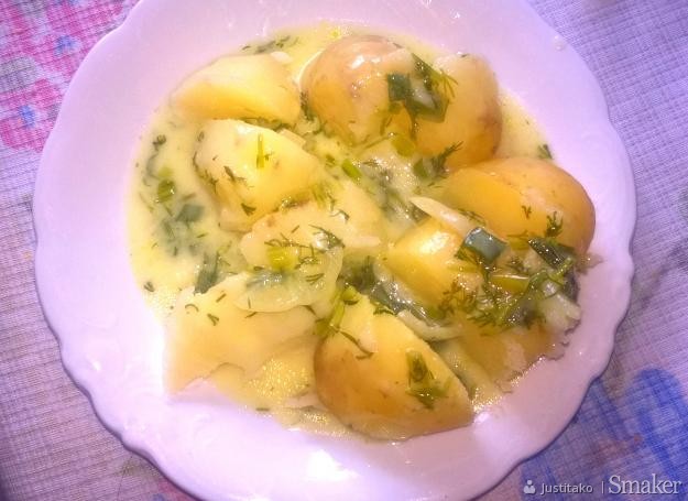 Młode ziemniaki w sosie koperkowym