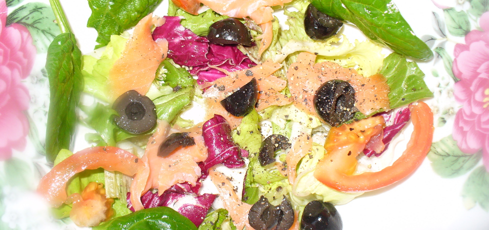 Sałatka z łososiem ,pomidorem i oliwkami (autor: franciszek ...