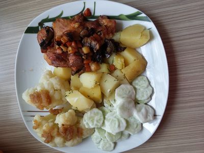 Filety z udka z kurczaka z warzywami