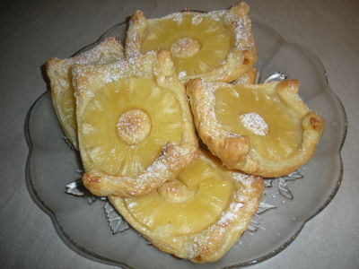 Francuskie ciastka z ananasem