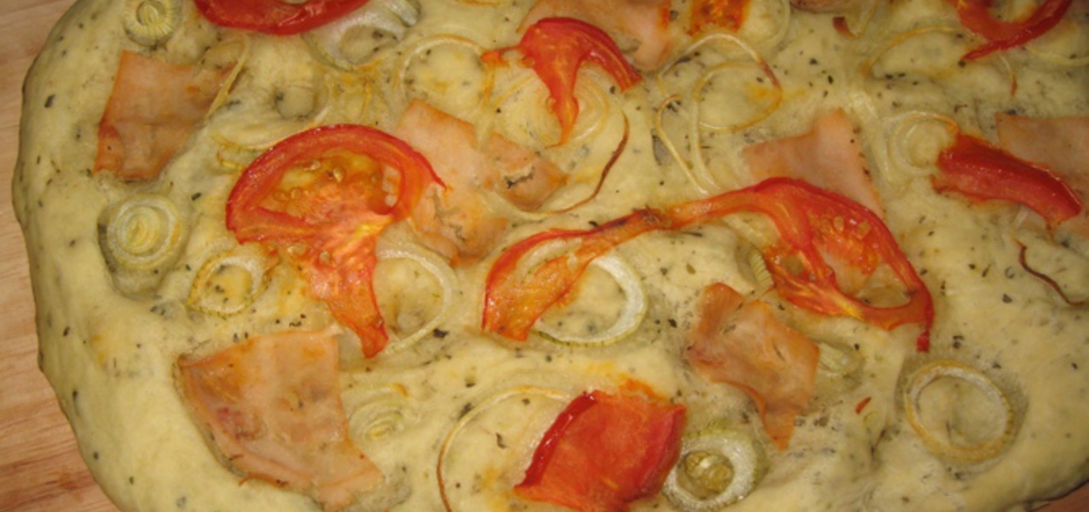 Focaccia z szynką, pomidorami i cebulą (autor: justynadzastus ...