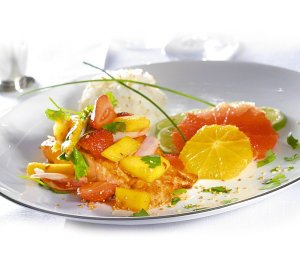 Łosoś curry z salsą owocową  prosty przepis i składniki