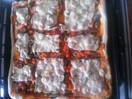 Przepis  pizza z salami-2 blachy przepis