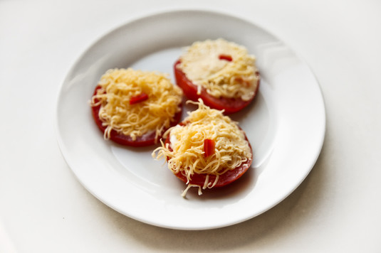 Pomidory z serem na przystawkę