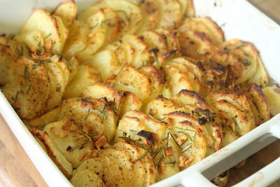 Ziemniaki pieczone w klarowanym masełku
