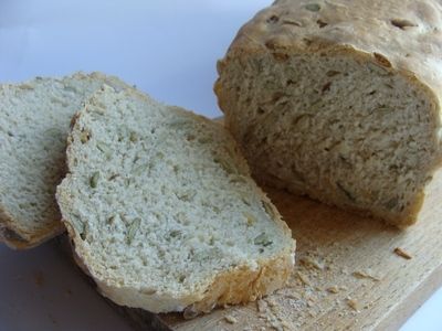 Przepis  chlebek z majerankiem i pestkami dyni przepis