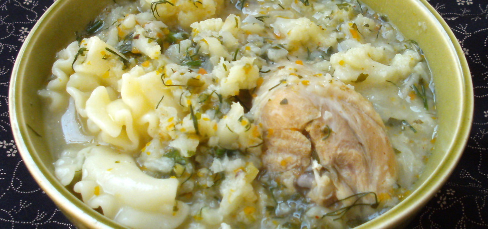 Zupa kalafiorowa na pałkach kurczaka... (autor: w-mojej