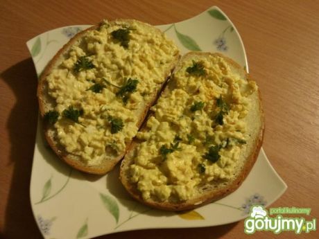 Przepis na smaczny na: pasta jajeczna z natką pietruszki