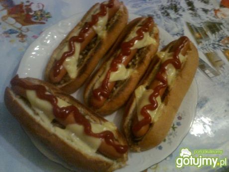 Przepis  zapiekane hot-dogi z pieczarkami przepis