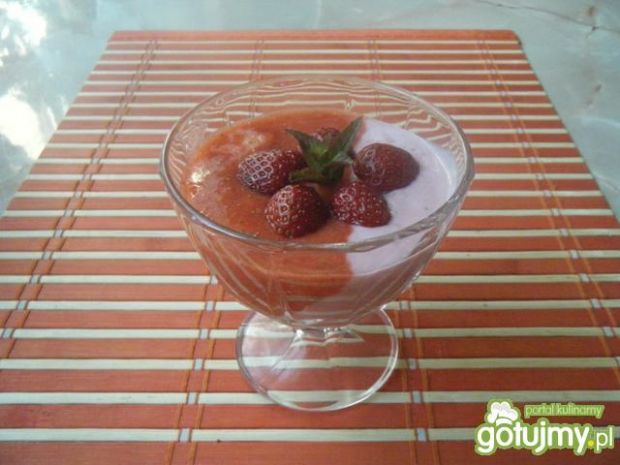 Przepis  szybki deser jogurtowo-truskawkowy przepis