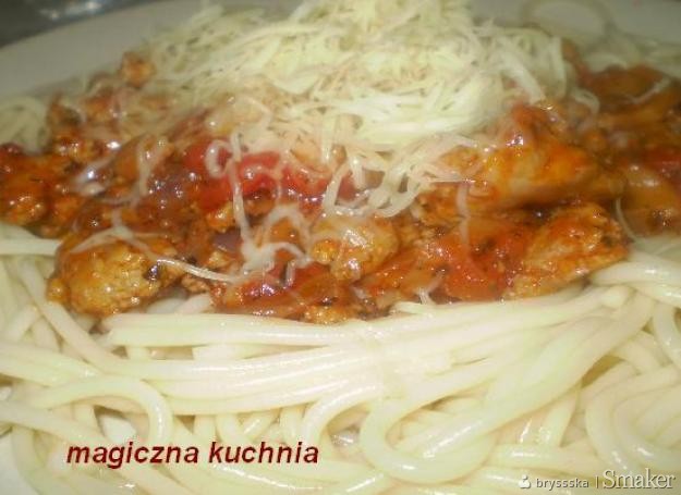 Spaghetti z sosem mięsno-pieczarkowym