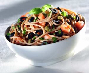 Spaghetti puttanesca  prosty przepis i składniki