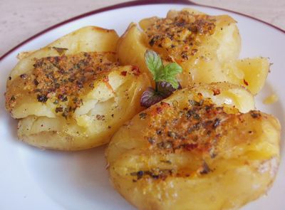 Ziemniaki zapiekane z masłem miętowo
