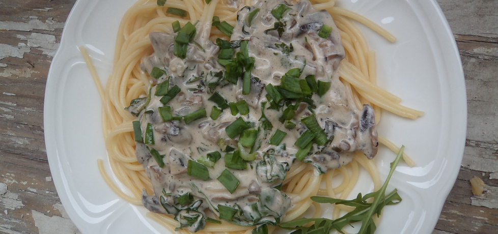 Spagetti z pieczarkami, rucolą i mascarpone