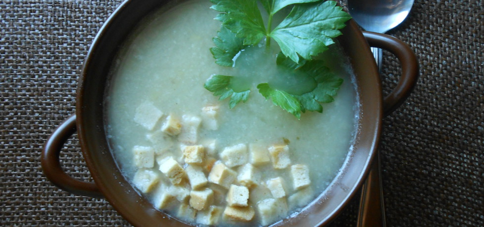 Biała zupa z grzankami. (autor: benka)