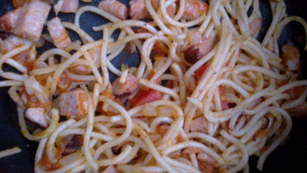 Sposoby na przygotowanie: spaghetti z kiełbasą. gotujmy.pl