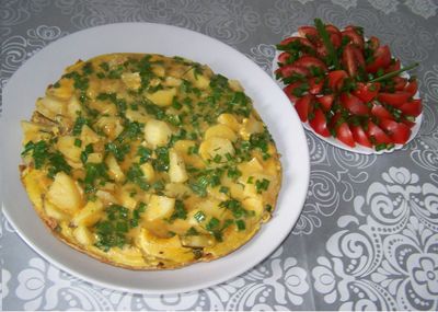 Omlet z ziemniakami i szczypiorkiem