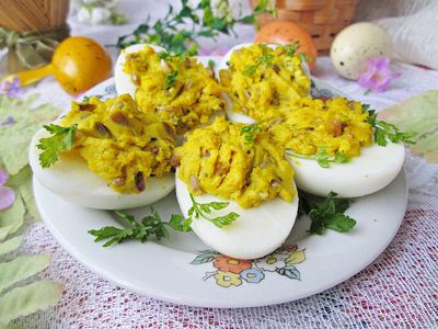 Korzenne jajka z prażonym słonecznikiem