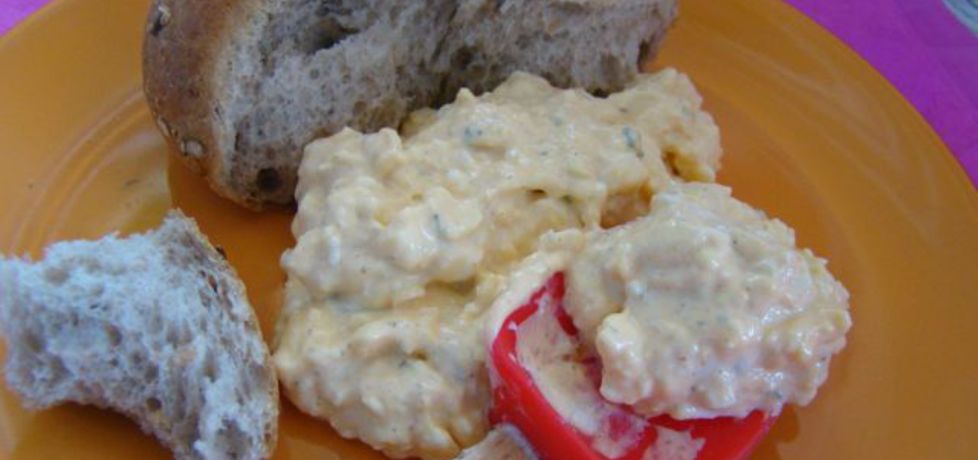 Pasta z mozzarellą jajkiem , twarożkiem i z odrobiną curry (autor ...