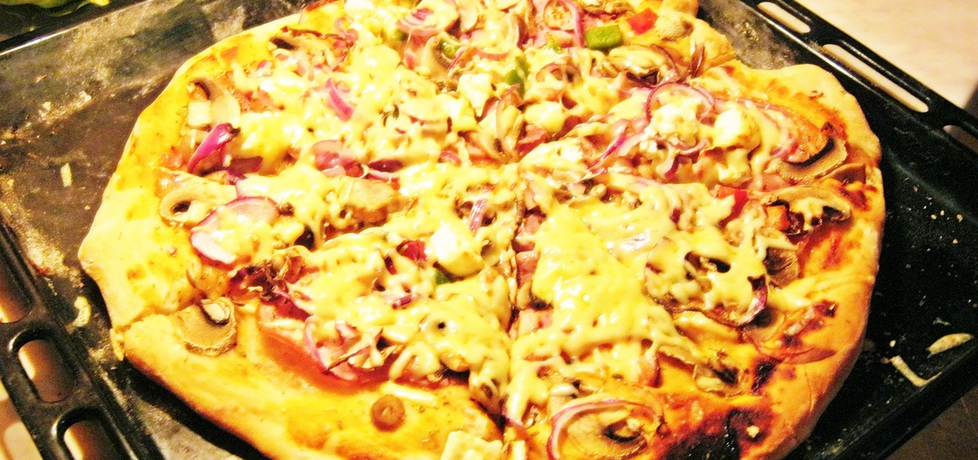 Pizza resztkowa ( z serem feta i wędzonym kurczakiem) (autor ...