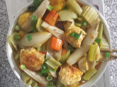 Udka z kurczaka z warzywami po azjatycku