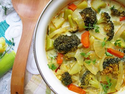 Zupa brokułowo – cebulowa