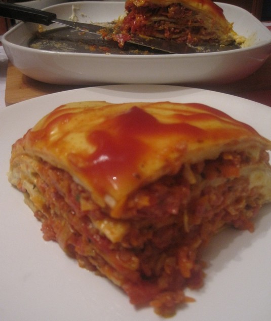 Naleśniki a'la lasagne z sosem mięsno-pomidorowym﻿