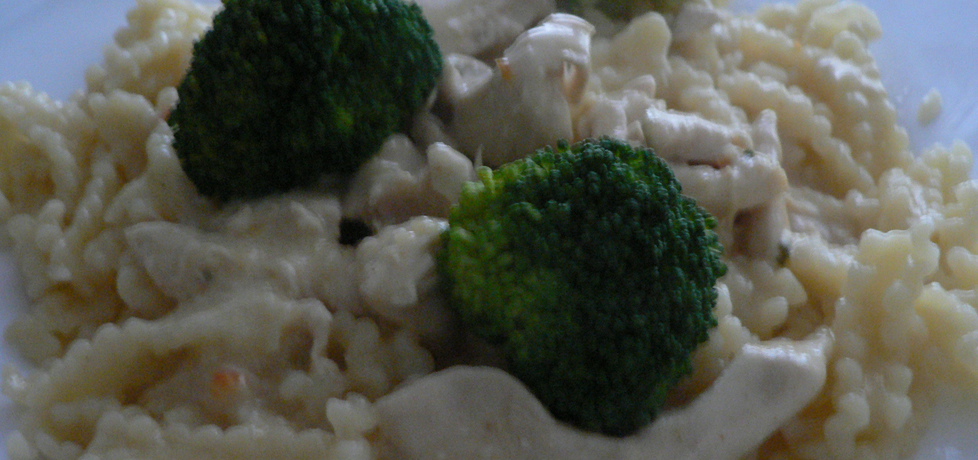 Makaron z filetem z kurczaka i brokułem (autor: goofy9 ...